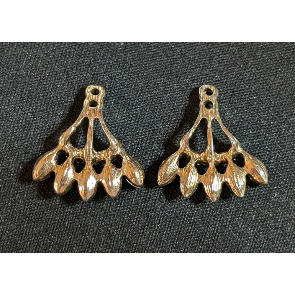 The Unbranded Brand pair vintage